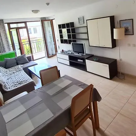 30 Meter Vom Schoenes In Einer Geschlossenen Anlage Apartment