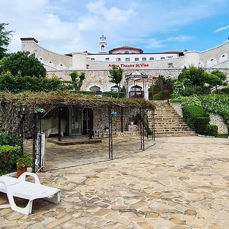 30 Meter Vom Schoenes In Einer Geschlossenen Anlage